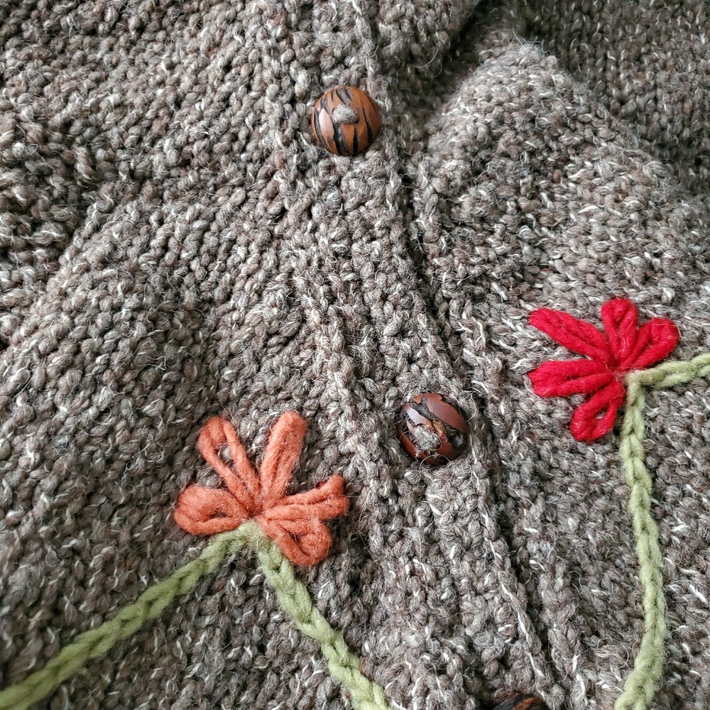 Bolivian Imports by Lucy Brown Flowery Wool Poncho - Picture 4 of 4